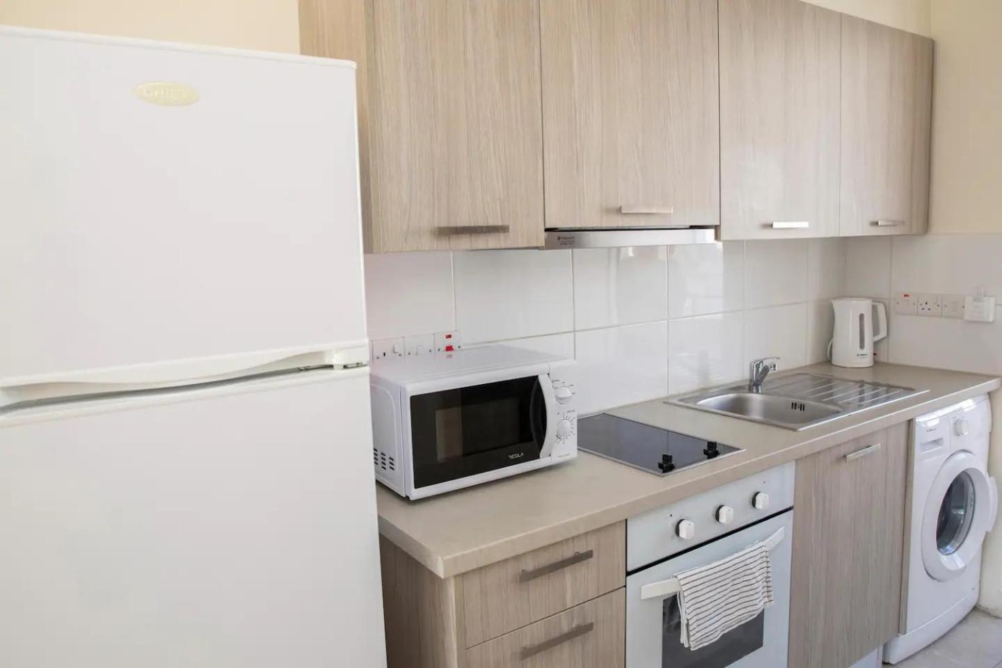 Harbour Lights Studio Apartments Paphos Exterior foto