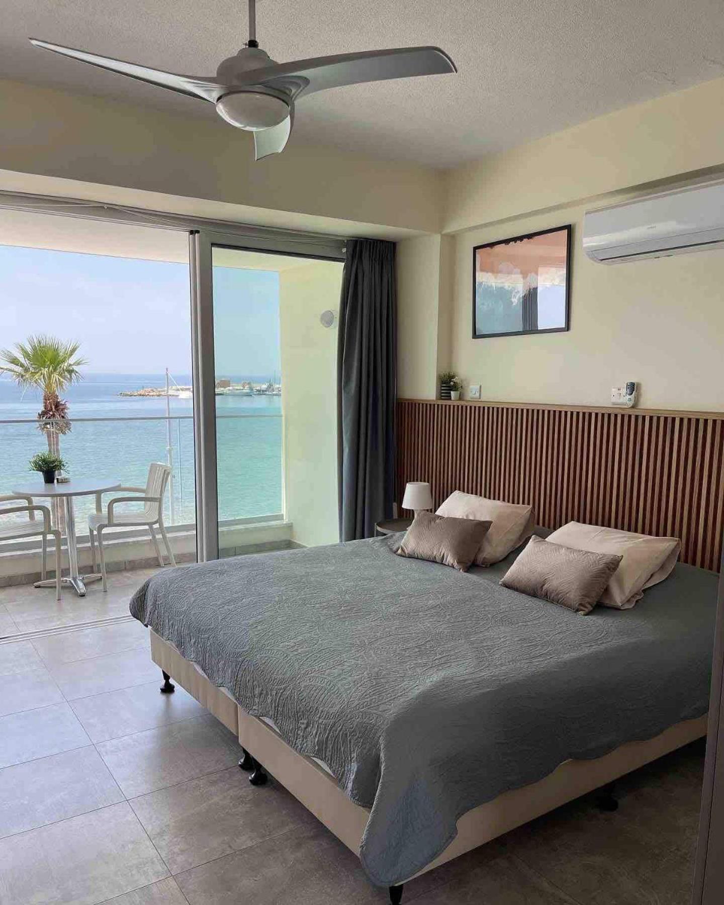 Harbour Lights Studio Apartments Paphos Exterior foto