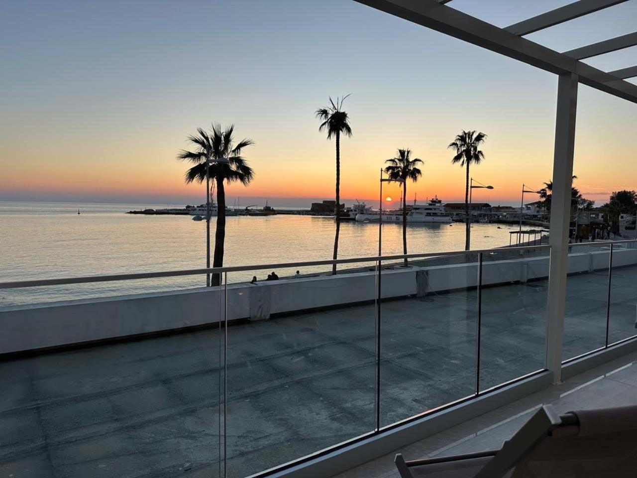 Harbour Lights Studio Apartments Paphos Exterior foto