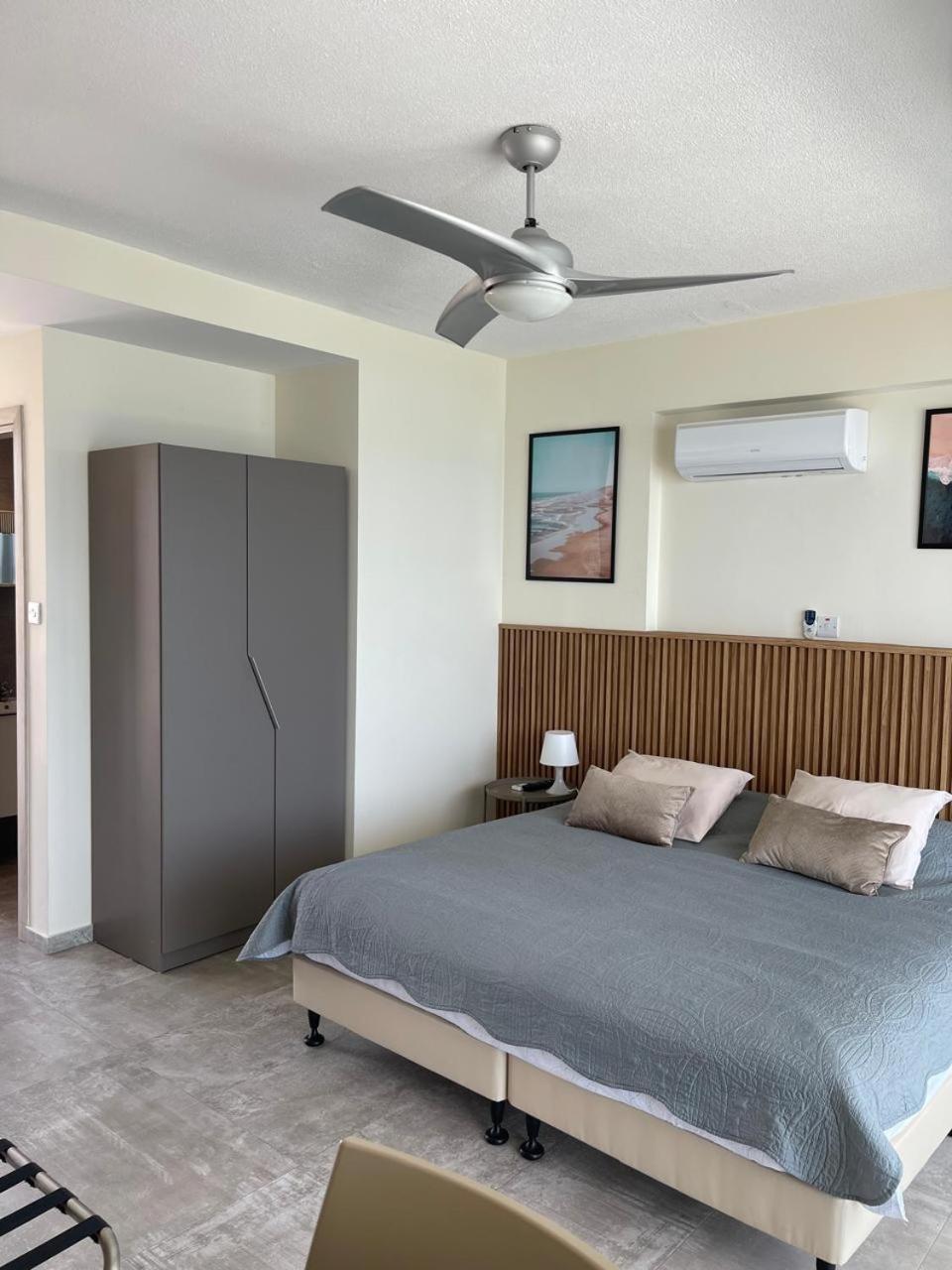 Harbour Lights Studio Apartments Paphos Exterior foto